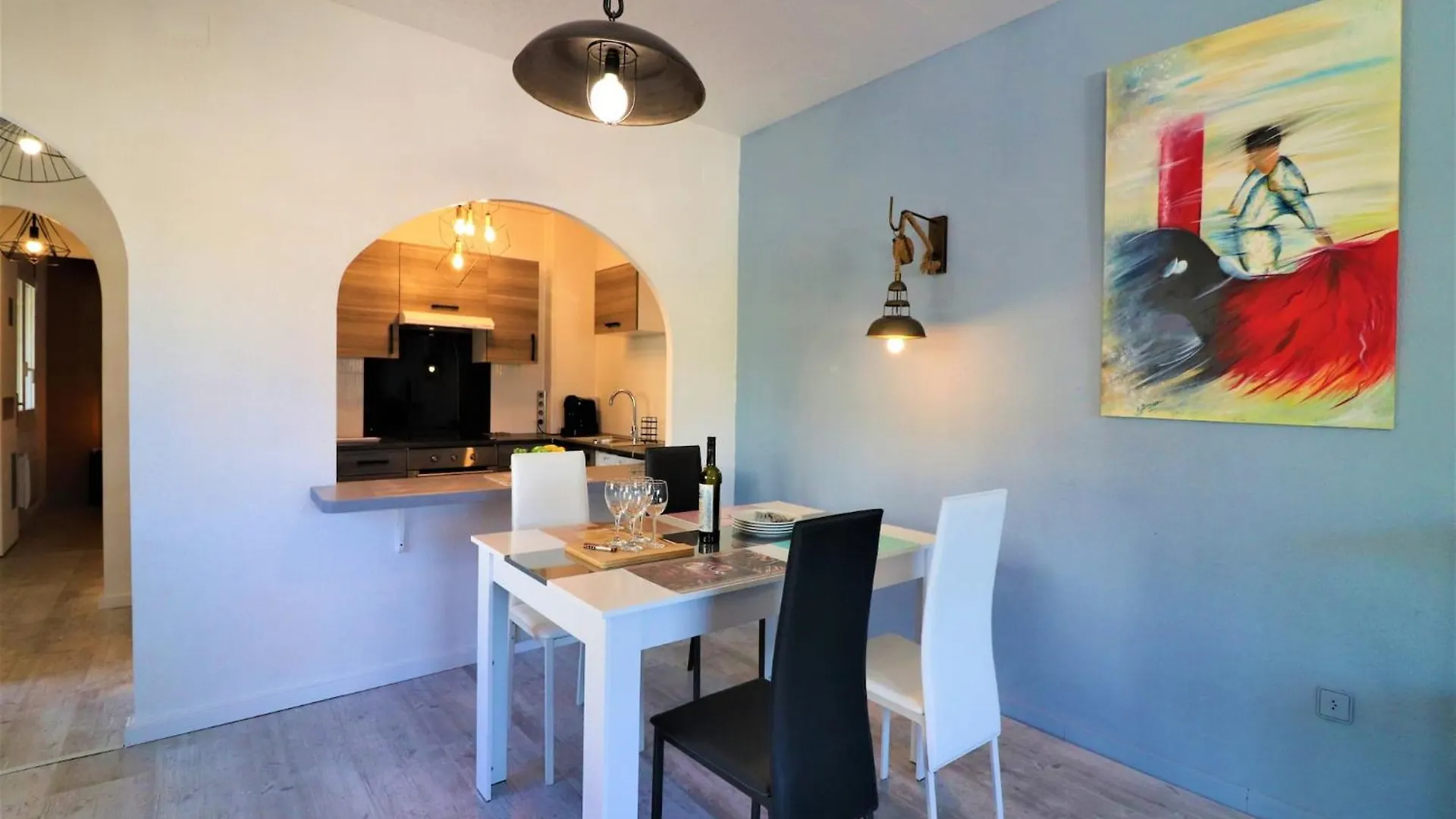 Apartment With Scenic View Roses