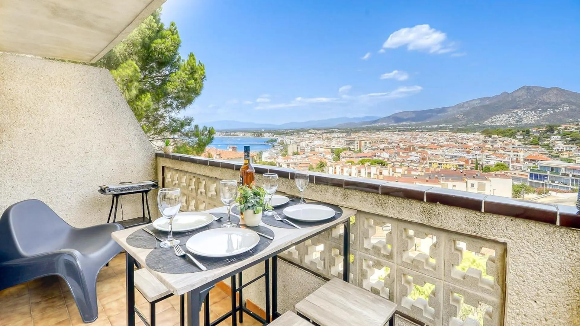 Apartment With Scenic View Roses