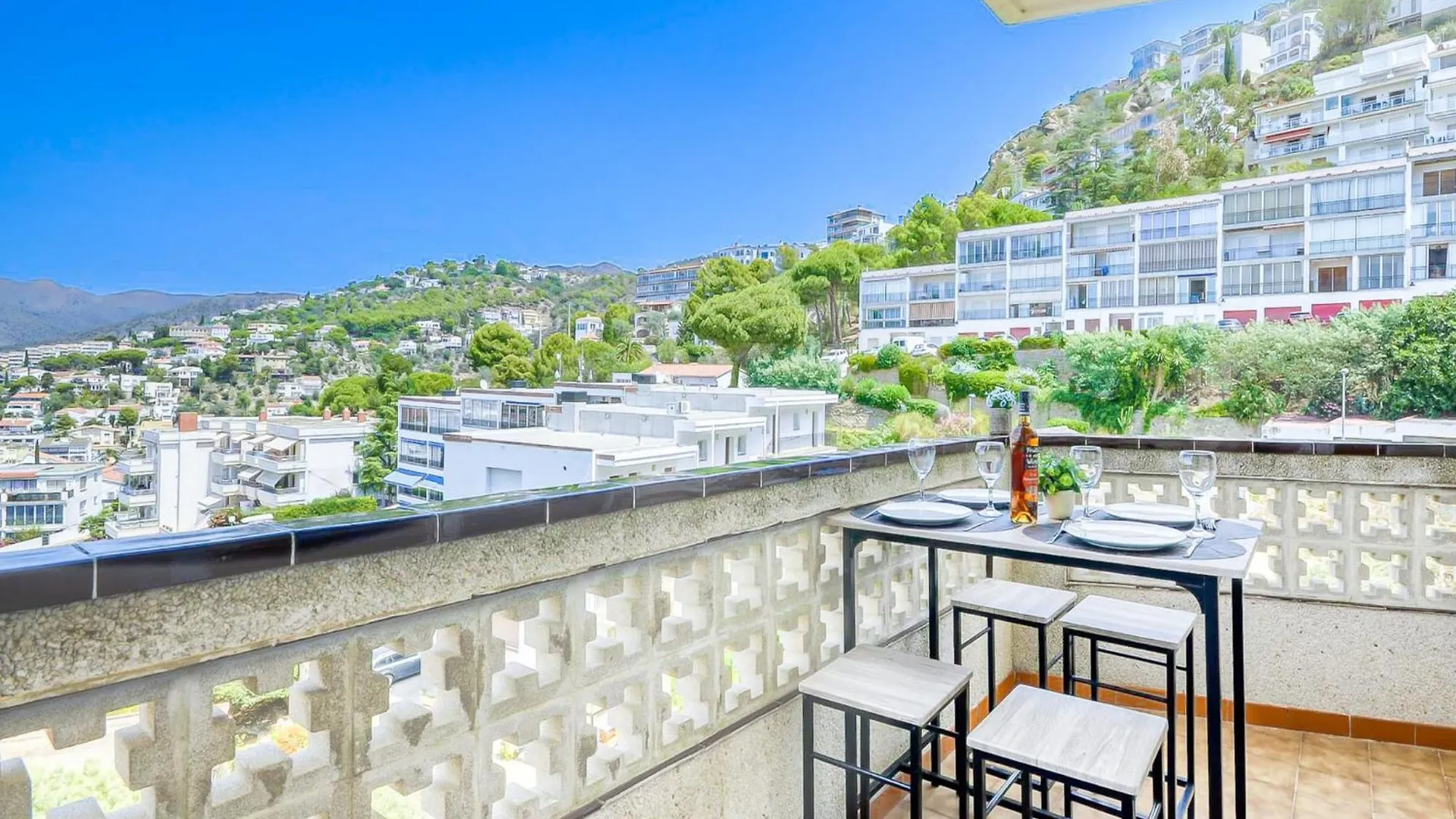 Apartment With Scenic View Roses