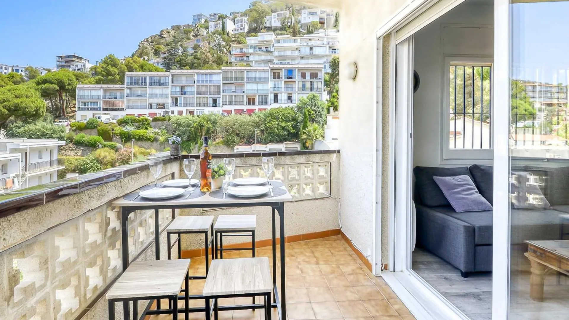 Apartment With Scenic View Roses