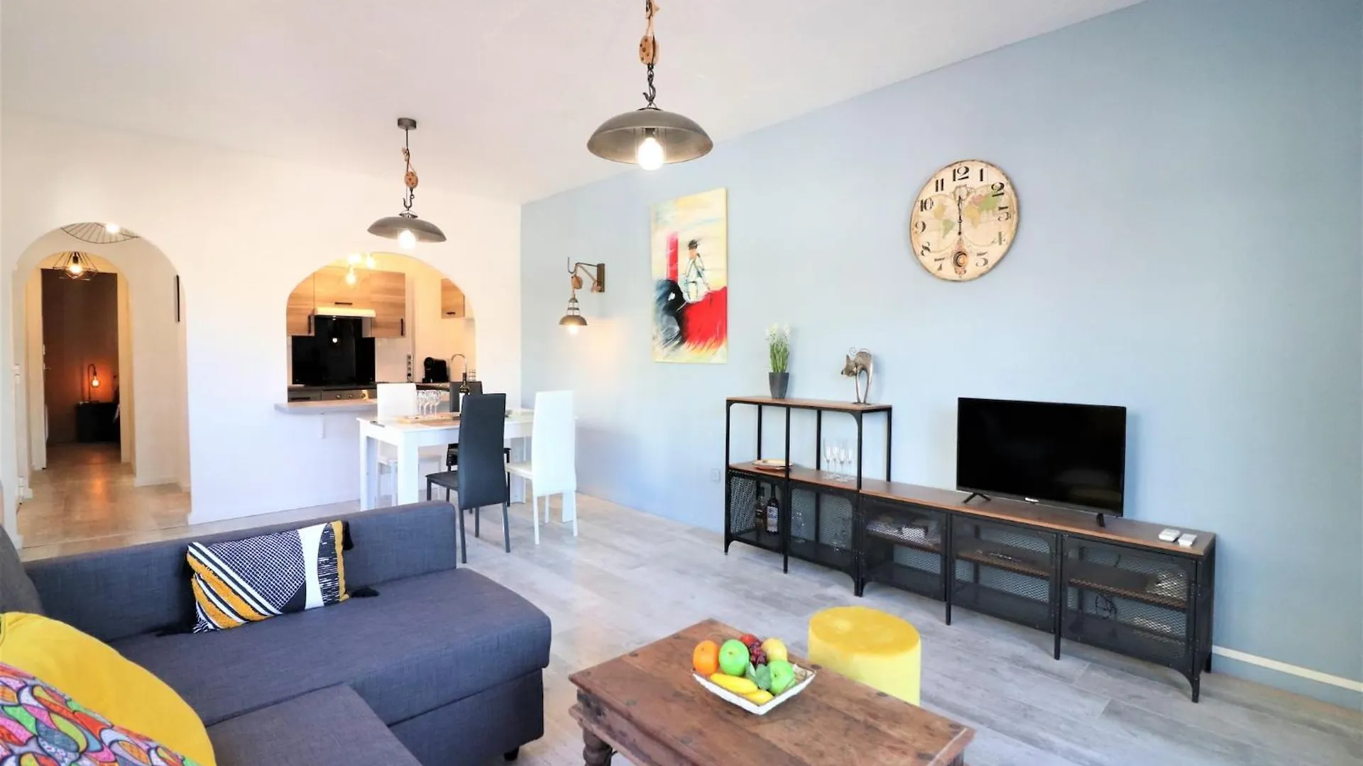 Apartment With Scenic View Roses